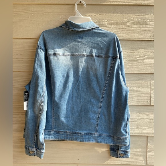 NWT Women’s loose Fit Denim Jacket XL - Picture 6 of 6